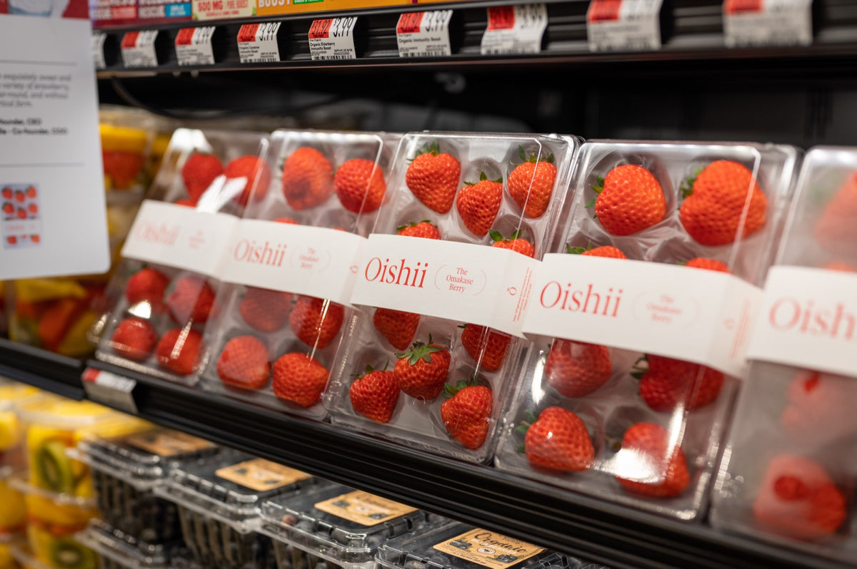 ホールフーズマーケットの売り場の棚に並ぶOmakase Berry